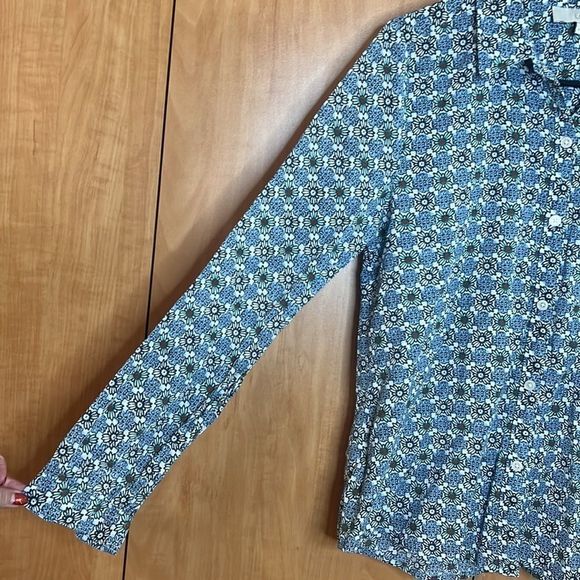 Loft Medium Button down long sleeve blouse. Blue, white and green floral print - Picture 4 of 7